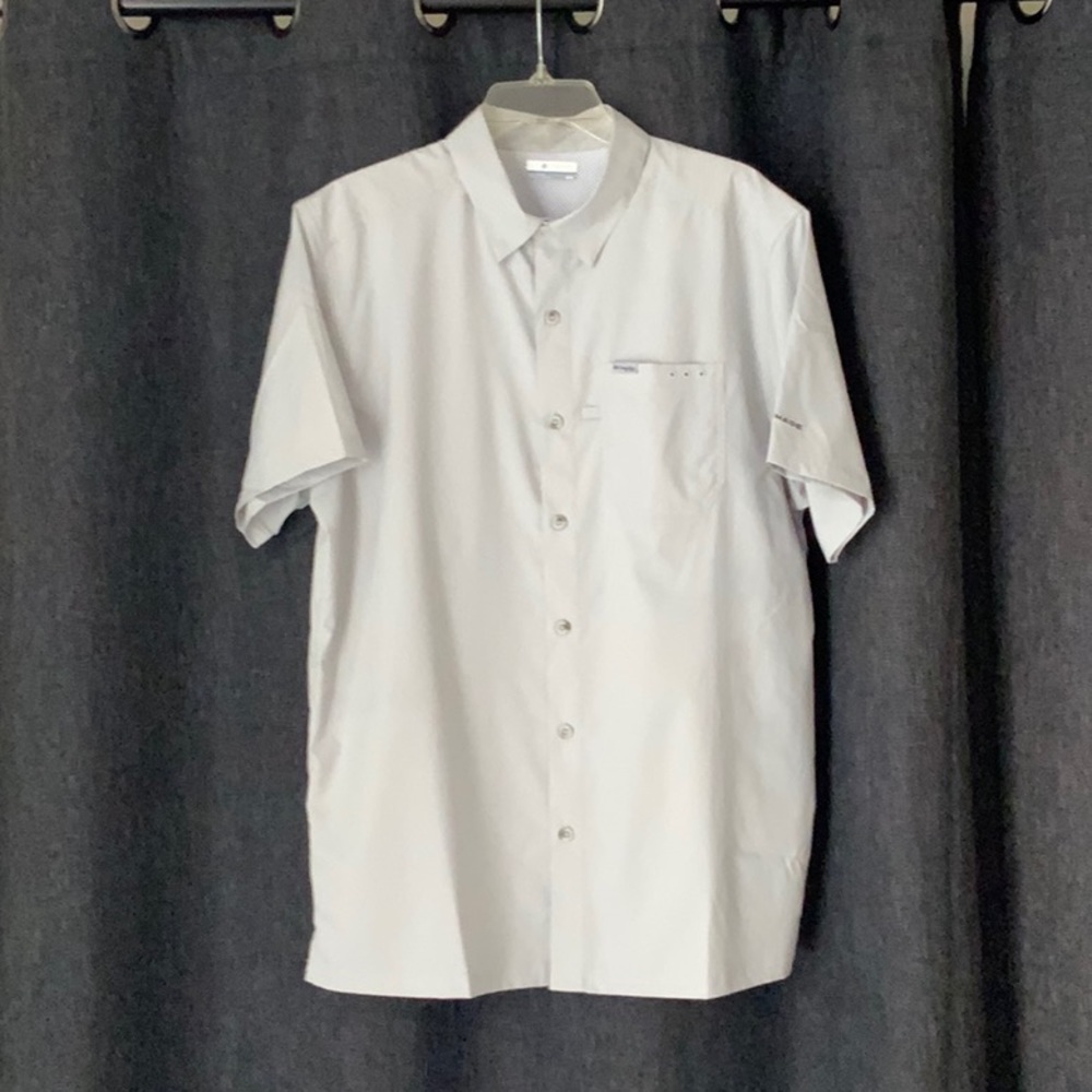 Columbia Men’s M Gray Slack Tied Camp Shirt